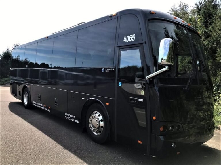 Comfortable Long-Distance Travel with a Charter Bus to Chicago, Illinois
