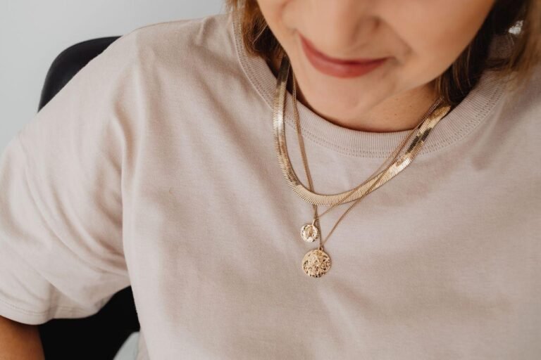 How to Layer Jewellery for an Elegant and Balanced Look
