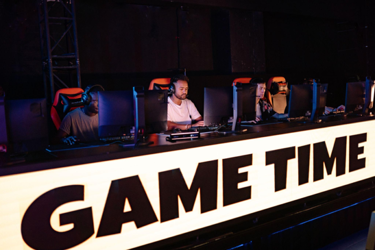 How Gaming Platforms Turn Simple Table Games Into Interactive Digital Play